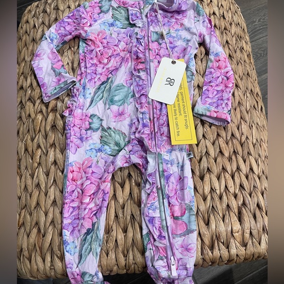 Bums & Roses Natural Bamboo Ruffle Baby Footie - Picture 5 of 7